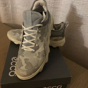 Women’s Ecco Mx , light green Camo style walking or hiking shoe. Size 8-8.5